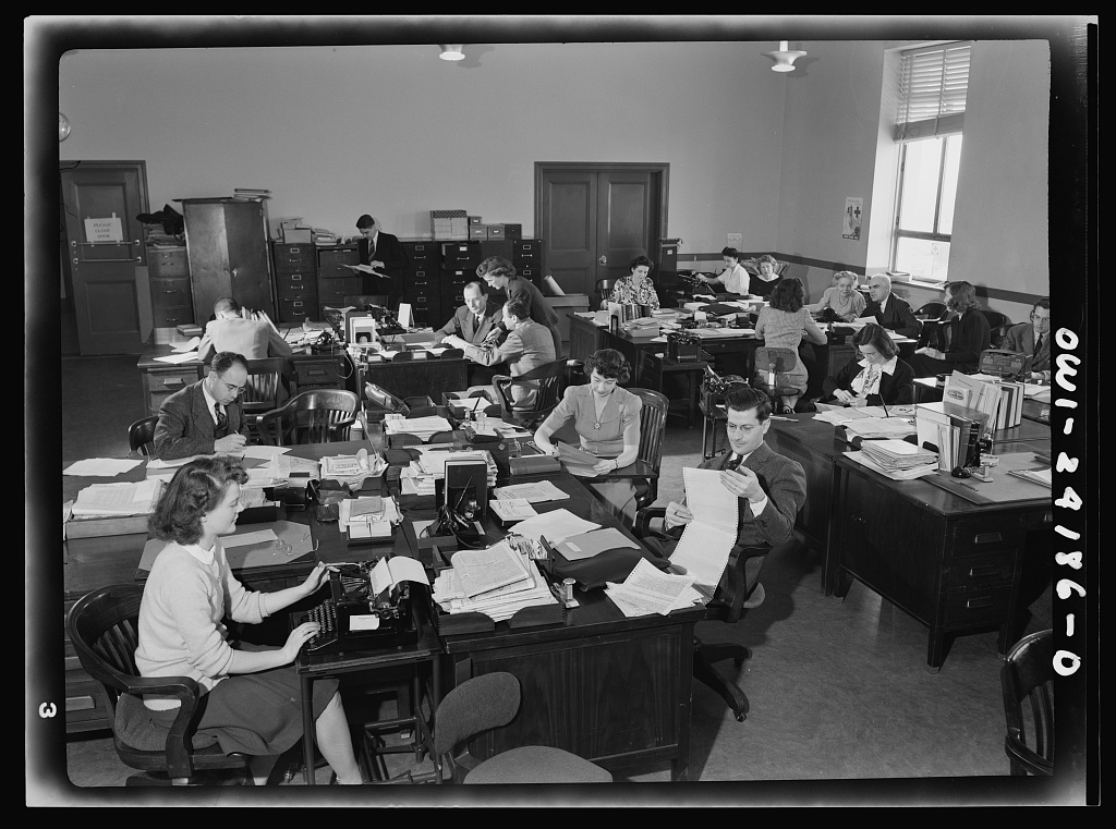 Office_of_War_Information_research_workers_8d28682v